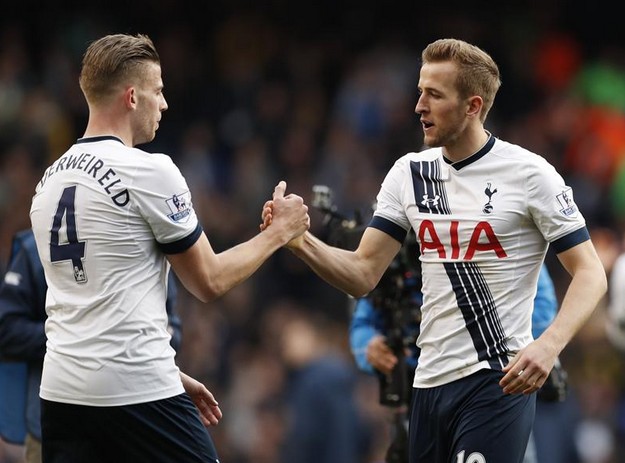 一位曾任职 一位曾任职