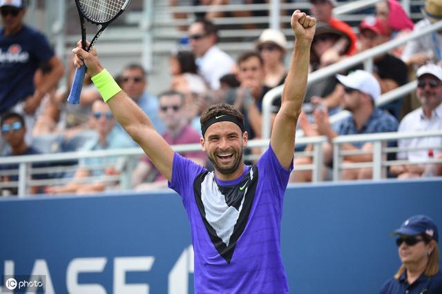 足球比赛中 足球比赛中